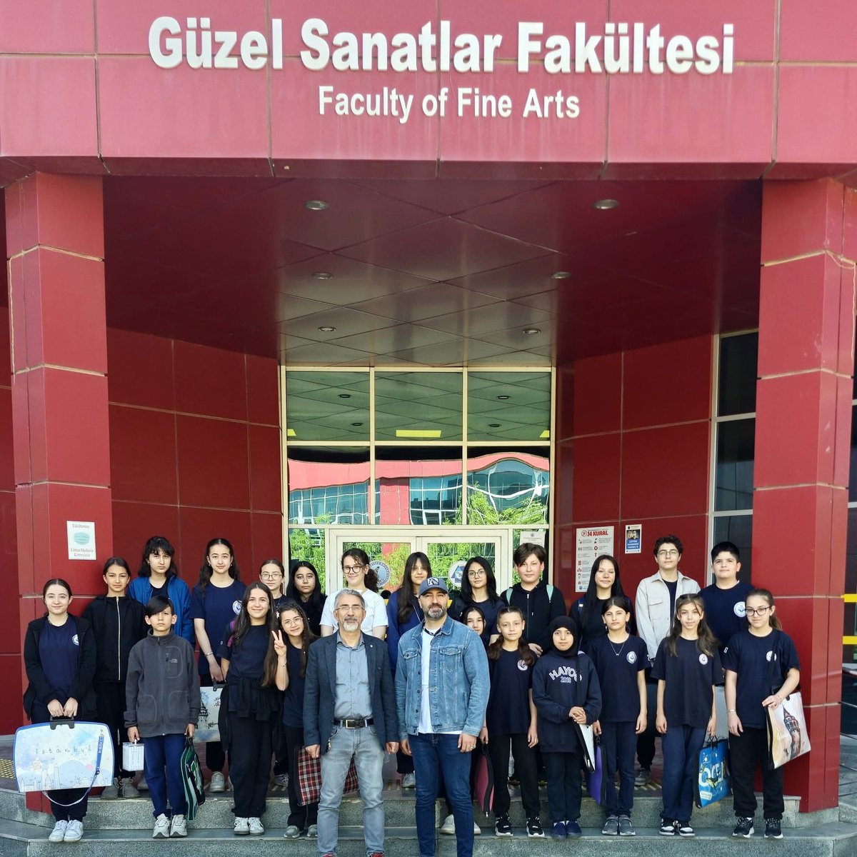Afyonkarahisar Ortaokul Öğrencileri AKÜ Güzel Sanatlar Fakültesini Ziyaret Etti