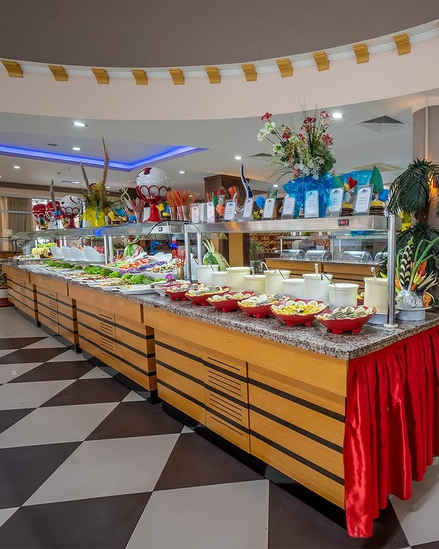 Çenger Beach Resort, Açık Büfe Lezzetleriyle Tatilcileri Ağırılıyor