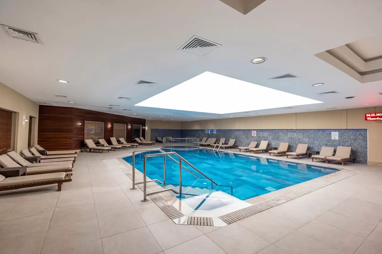 Side Star Resort'ta Yıl Boyu Konfor: Kapalı Yüzme Havuzu