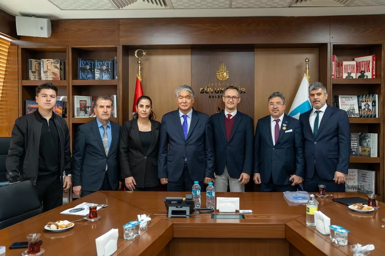 TÜRKSOY Heyeti, İstanbul'daki Türk Dünyası Kültür Mahallesi'ni Ziyaret Etti