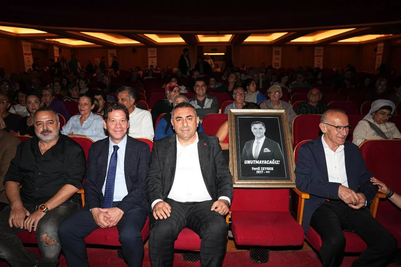 Adana'da Şehir Tiyatroları Festivali Başladı: Açılış Manisa'nın 