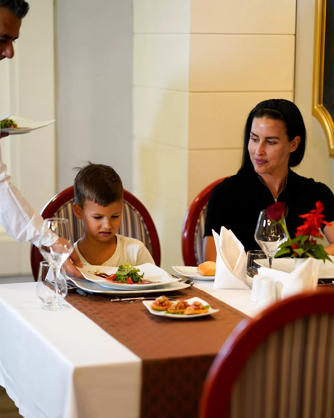 Diamond Premium Hotel & Spa'da Yemek Deneyimi: Lezzet ve Konforun Buluşması