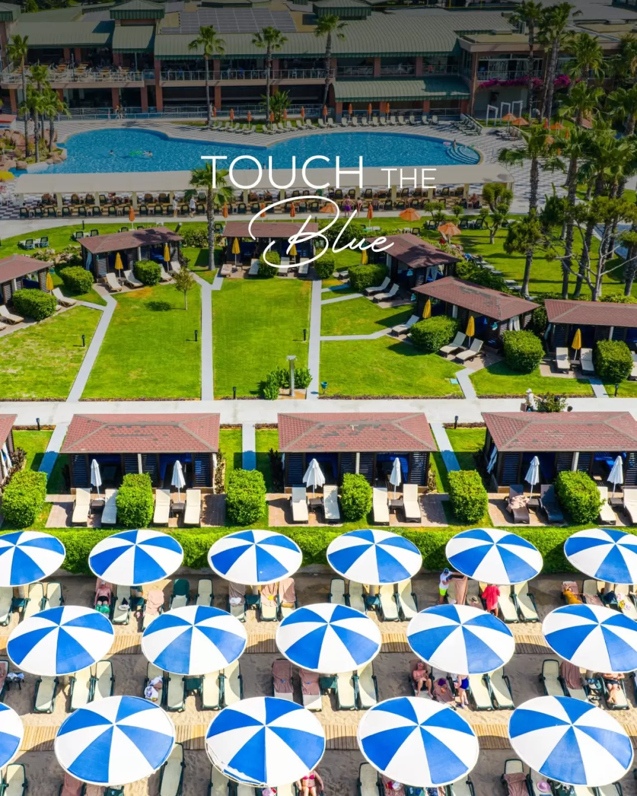 Pine Beach Belek, Mavi ve Beyazın Uyumuyla Tatilcilere Huzur Vaat Ediyor