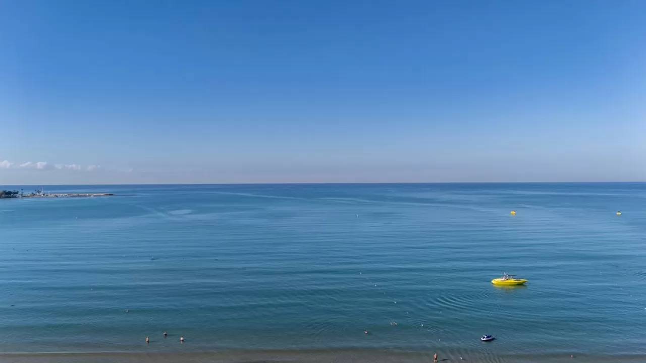 Side Sahillerinde Denizin Renkleri Öne Çıkıyor