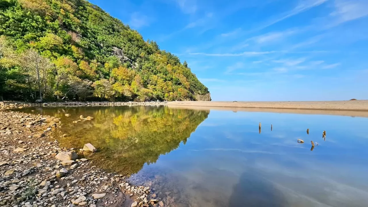Bartın'ın Göçkündemirci Sahili, Doğal Güzelliği ve Huzurlu Atmosferi ile Dikkat Çekiyor
