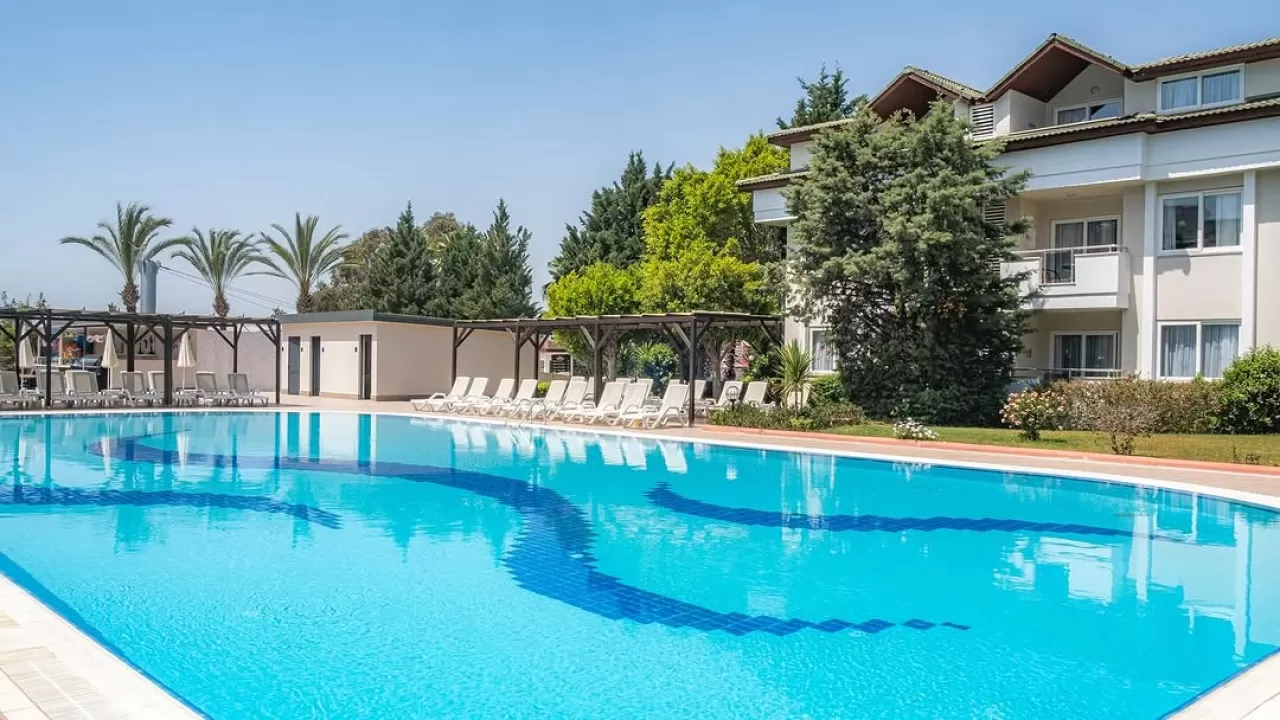 AYDINBEY Gold Dreams Hotel, Mavinin En Canlı Tonlarında Misafirlerini Ağırlıyor