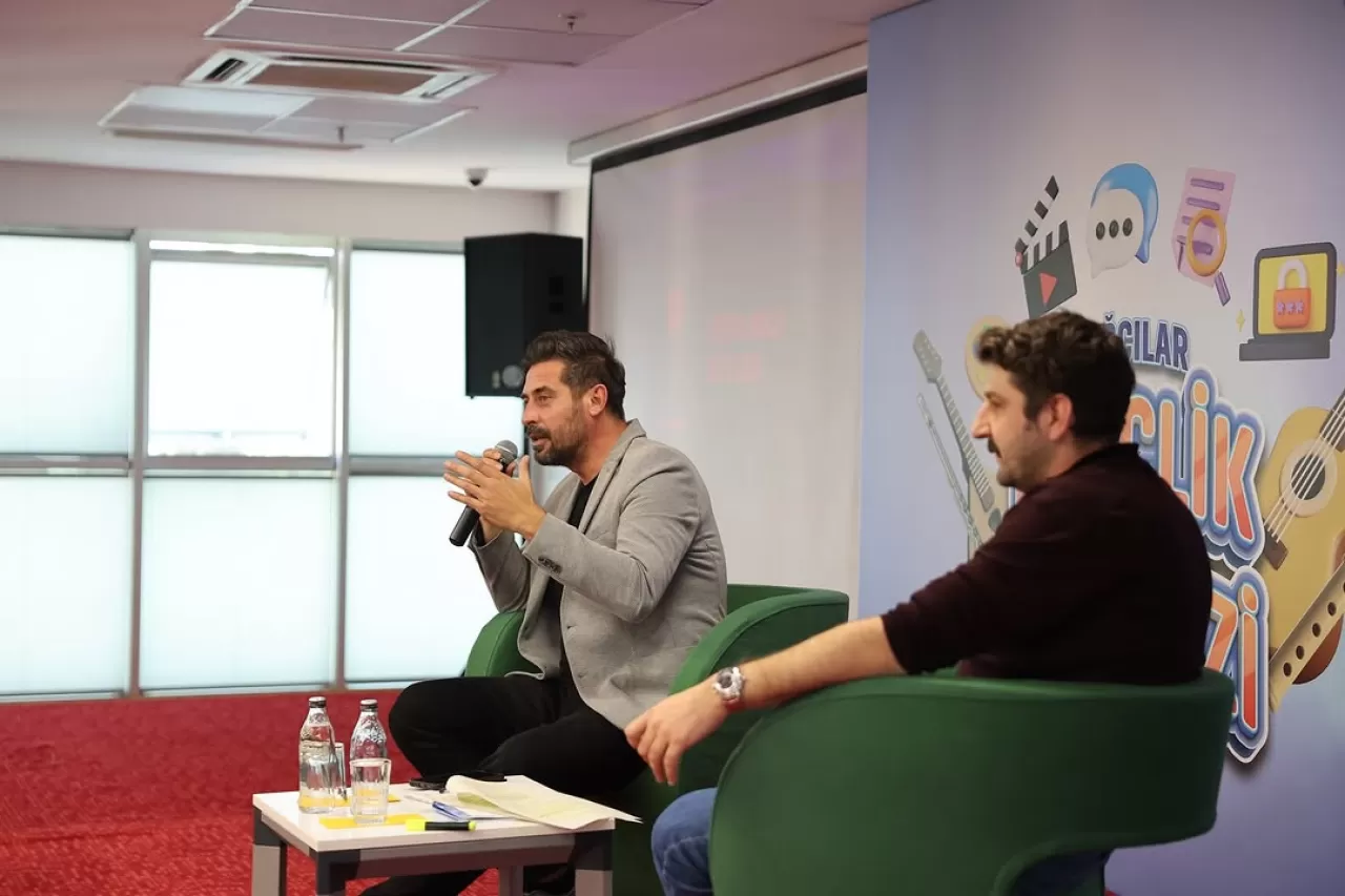 Bağcılar'da Gençler ile Sanatçı Serkan Kuru Bir Araya Geldi