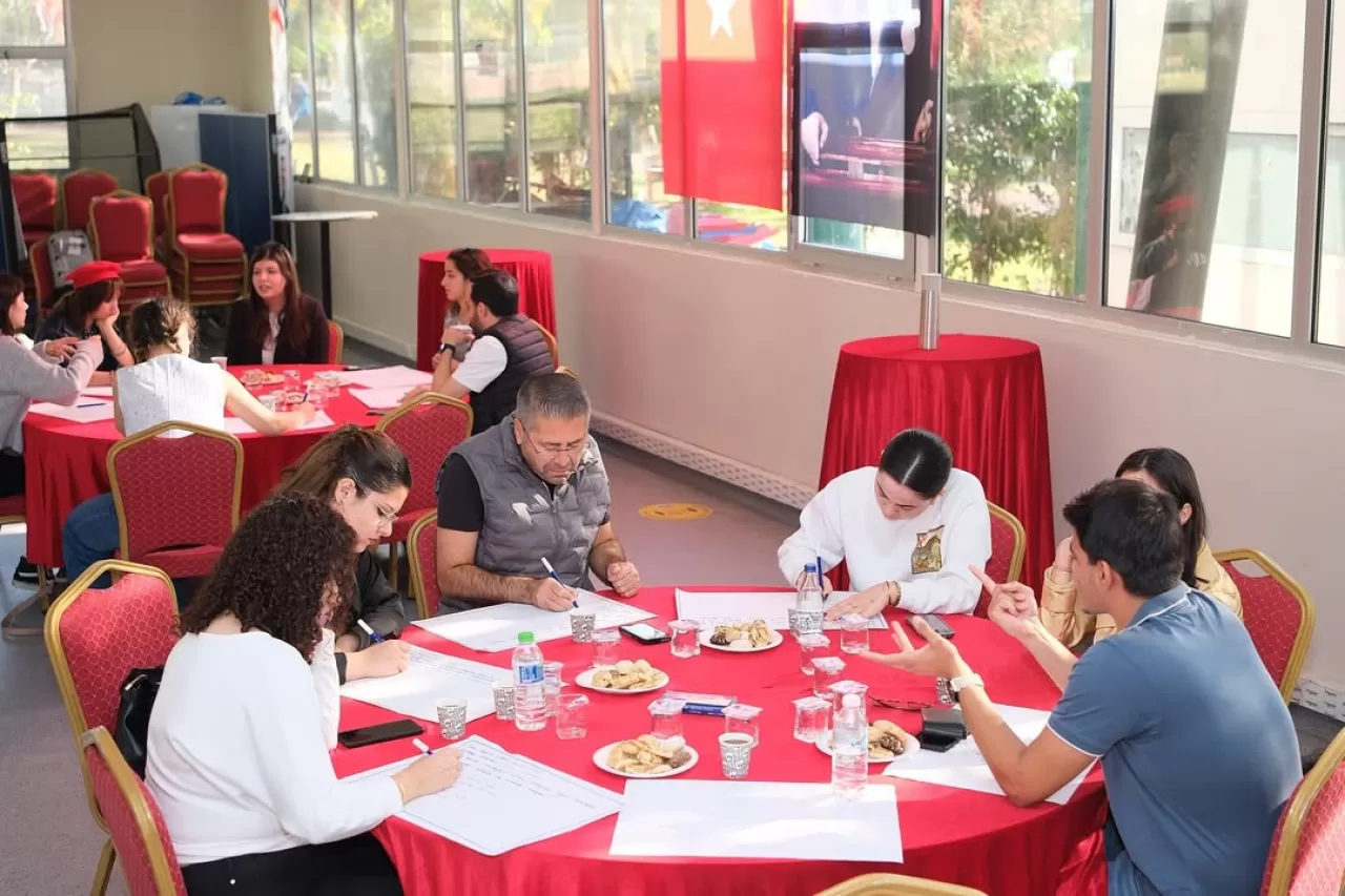 Adana Şehircilik Atölyesi'nde Gençlerin Şehirle İlişkisi Masaya Yatırıldı