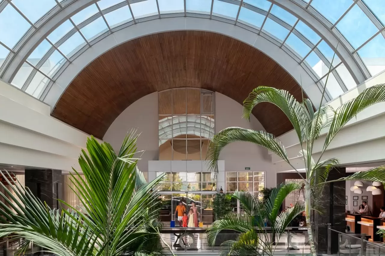 Radisson Blu Resort & Spa Çeşme, Misafirlerine Ferah Bir Tatil Deneyimi Sunuyor