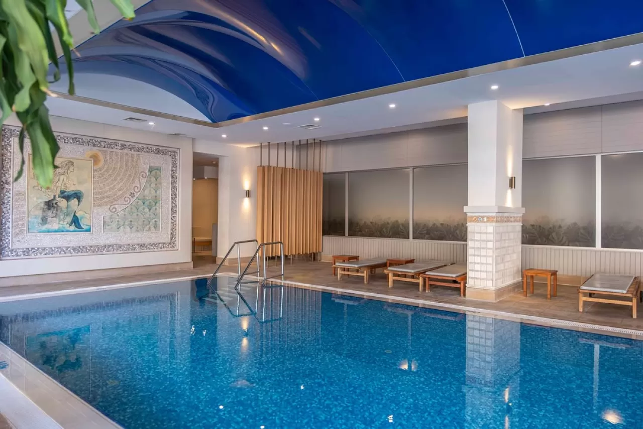 Side Star Park Hotel, Kış Aylarında İç Havuz Keyfi Sunuyor