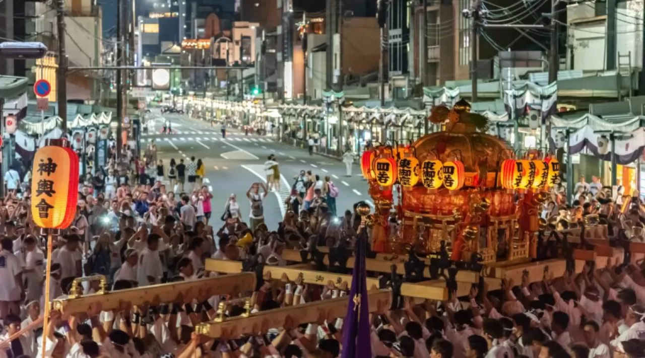 Kyoto'nun Yaz Ruhu: Gion Matsuri'nin 1100 Yıllık İhtişamı