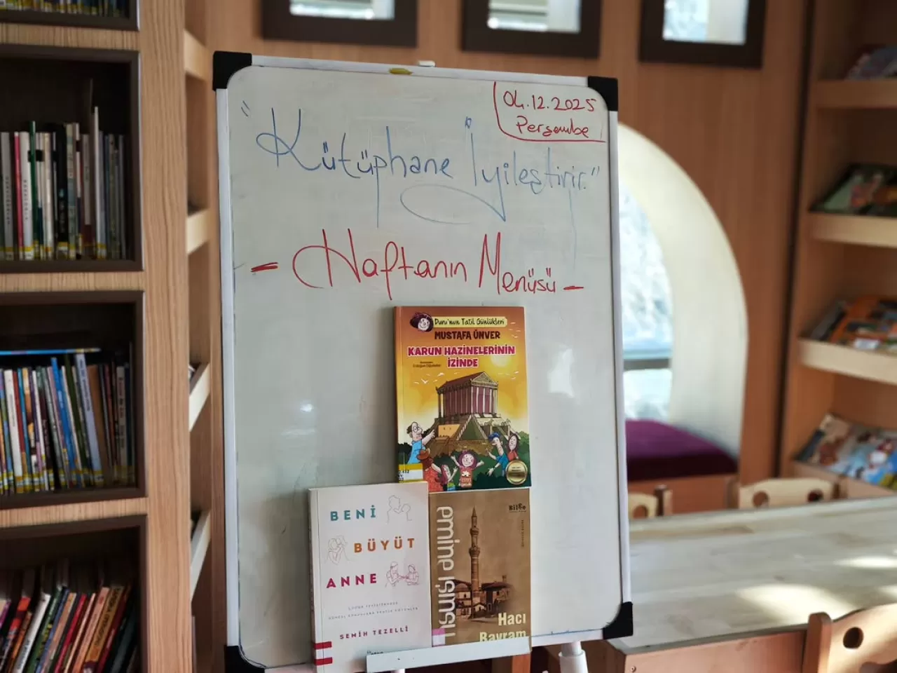 Ardanuç İlçe Halk Kütüphanesi, Okuyucularını Yeni Eserlerle Buluşturuyor