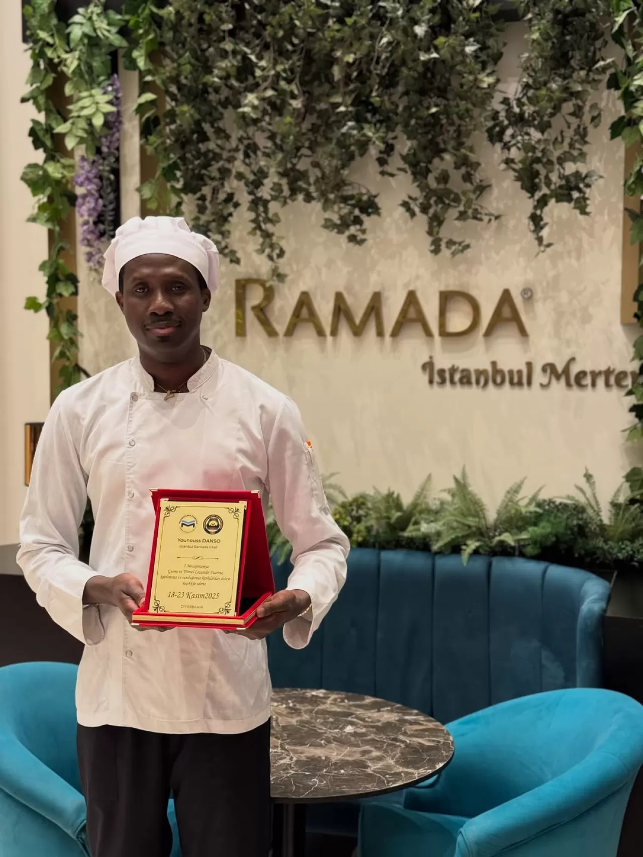 Ramada Istanbul Merter Şefi Younouss Danso, Diyarbakır'daki Gastronomi Fuarı'ndan Ödülle Döndü