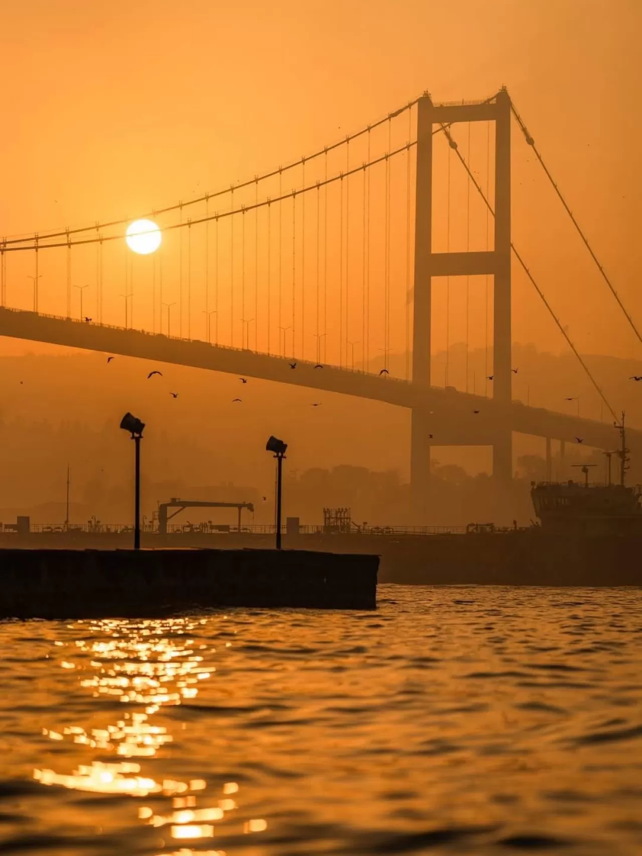 Sabahın İlk Işıkları Ortaköy'de Boğaz Manzarasını Aydınlatıyor