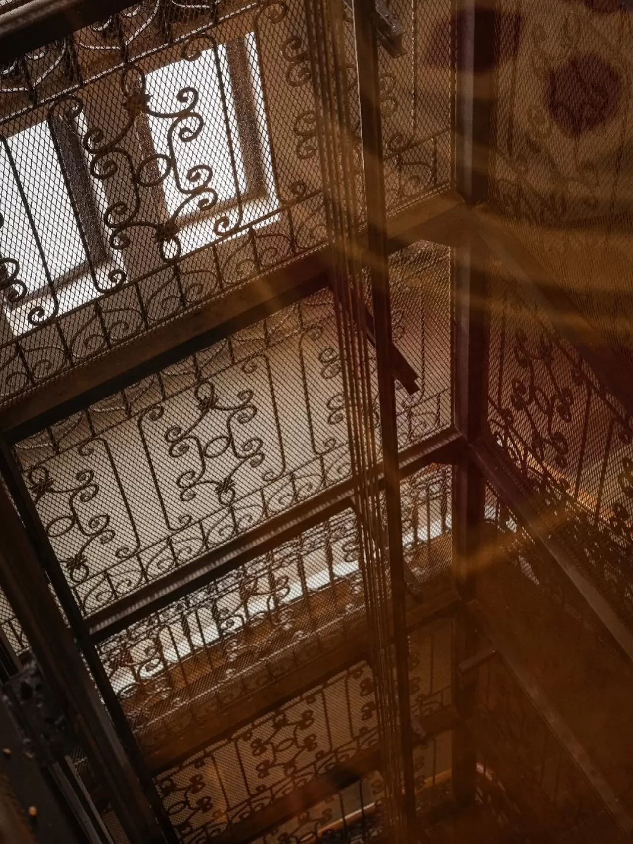 Legacy Ottoman Hotel'da Tarihe Yolculuk: Asansörler Orijinal Mimariyi Yansıtıyor