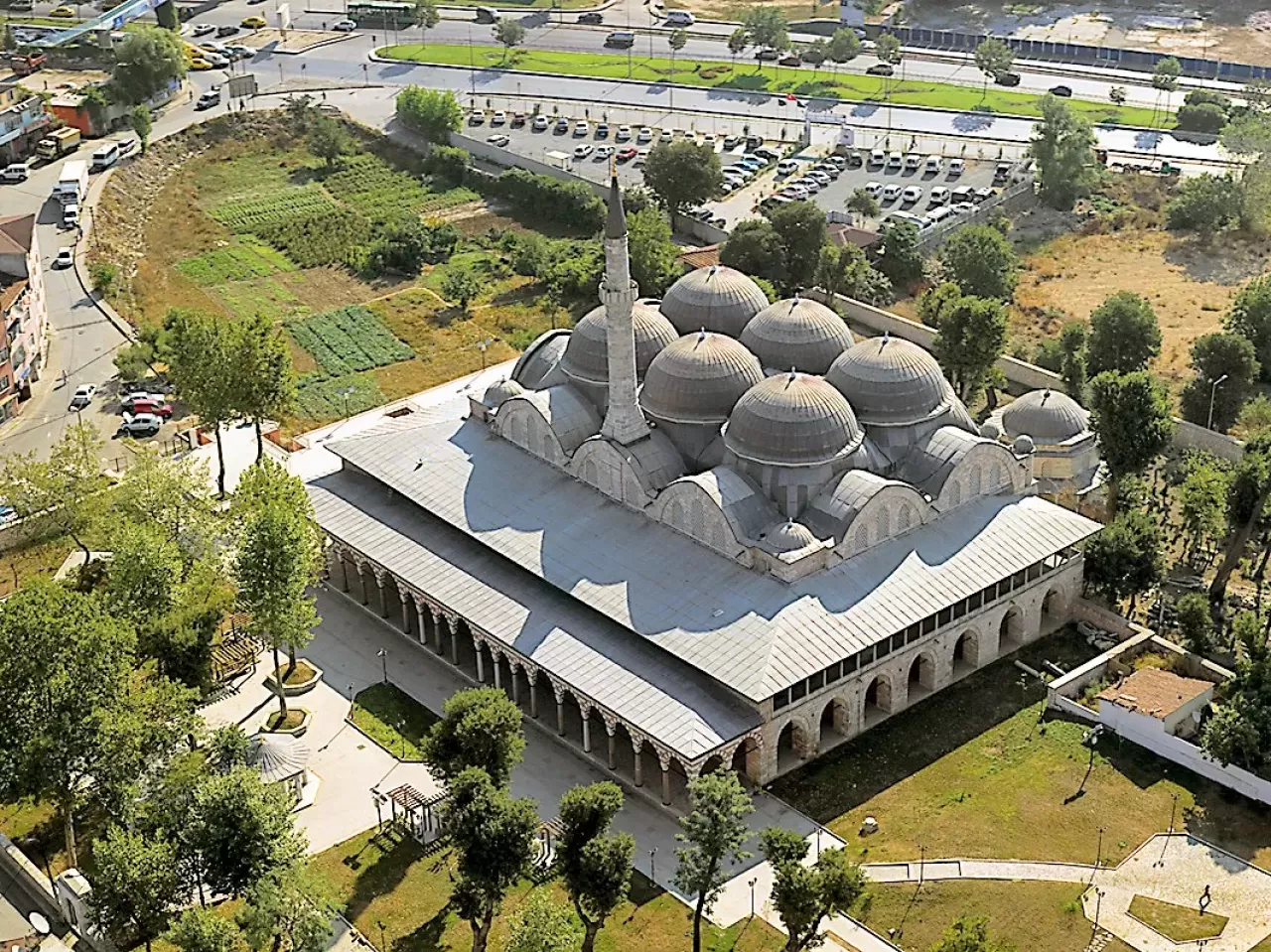 Mimar Sinan'ın Saklı Hazinesi: Piyale Paşa Camii'nin Revaklarında Tarihe Yolculuk