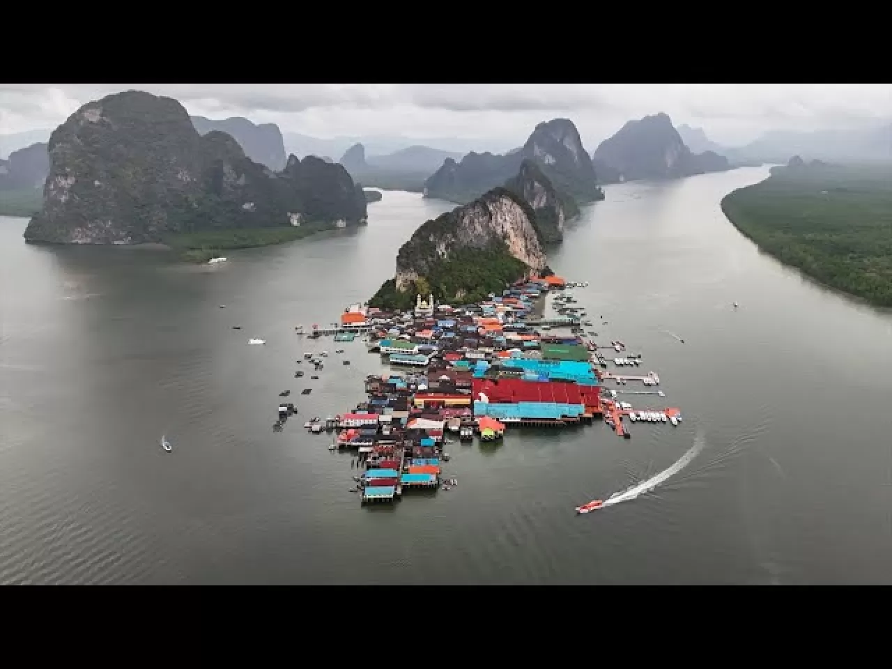 Koh Panyi'nin Yüzen Futbol Sahası: Bir Dünya Kupası Rüyasının Gerçeğe Dönüşümü