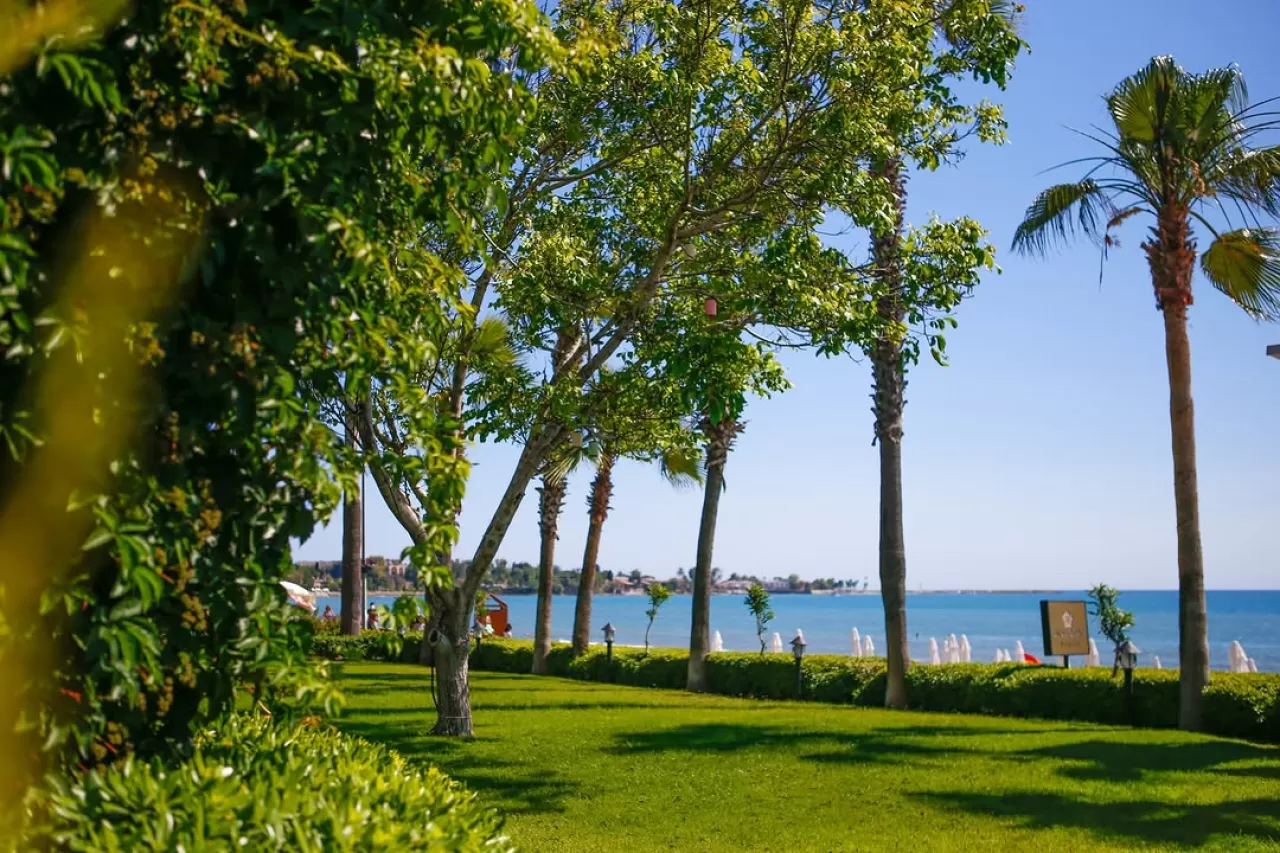 Side Star Beach, Doğa ve Denizin Buluştuğu Huzurlu Tatil Olanağı Sunuyor