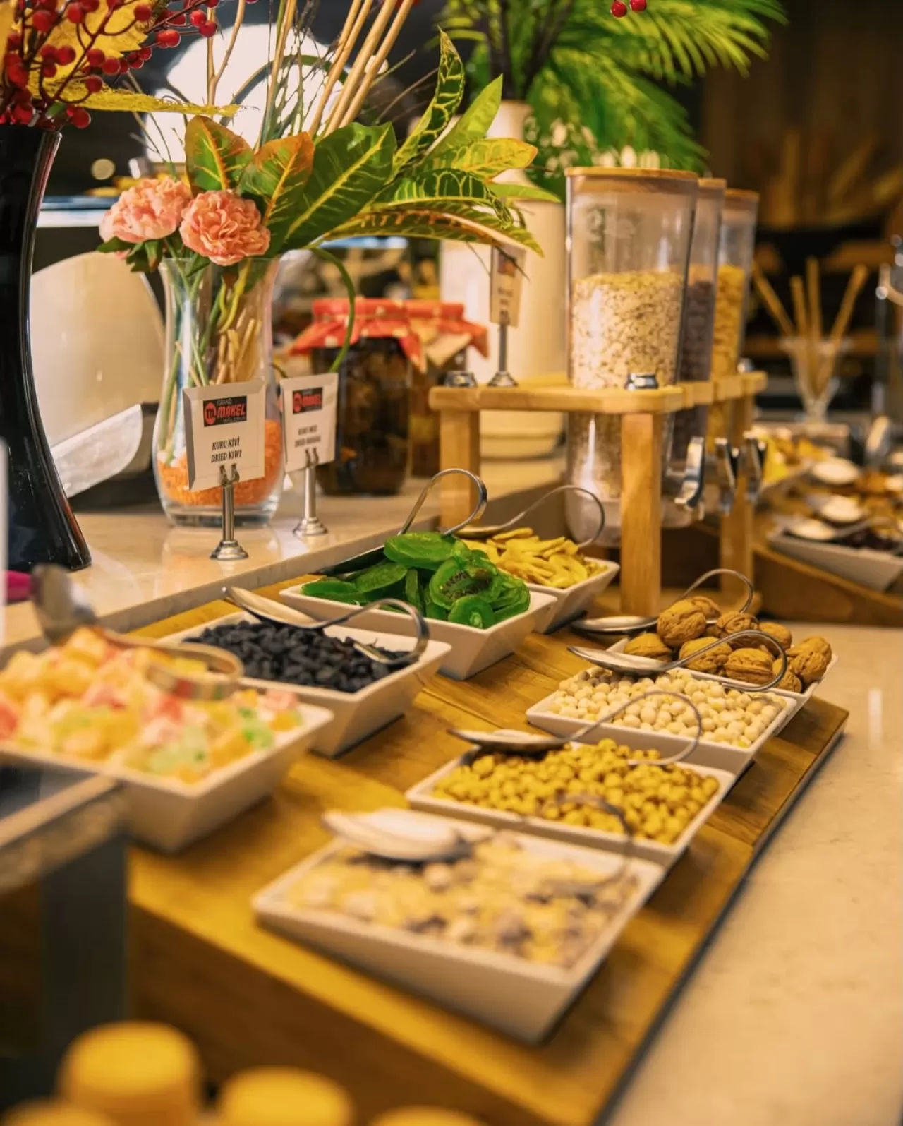 Grand Makel Hotel'de Zengin Açık Büfe Kahvaltı