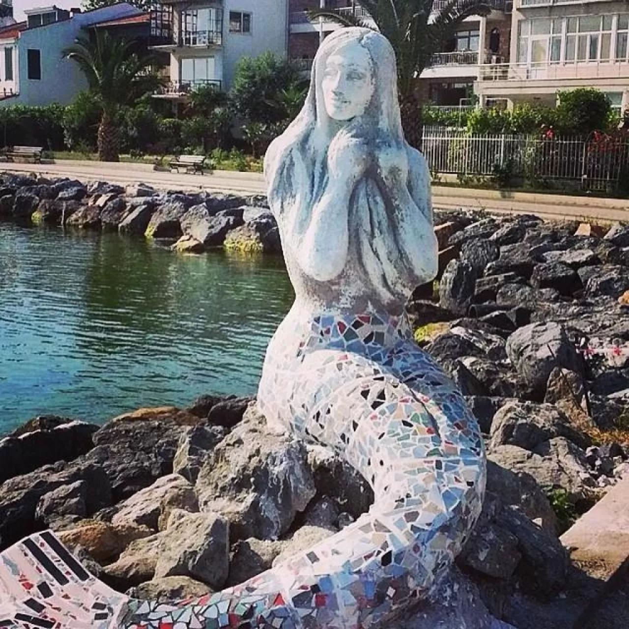 Heybeliada'nın Tarih Dolu Rıhtımında Akşamüstü Sükûneti