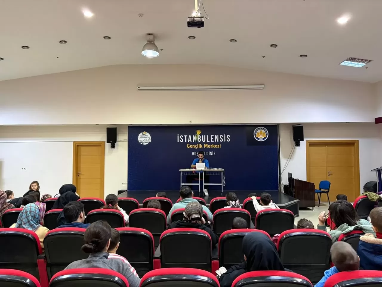 Sultanbeyli'de "Toprak Abi ile Gerçek Arkadaş" Kukla Gösterisi Yoğun İlgi Gördü