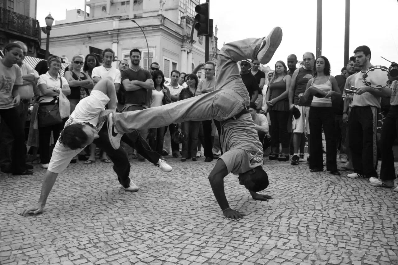 Salvador'un Sokaklarında Hayat Bulan Özgürlük Dansı: Capoeira Roda