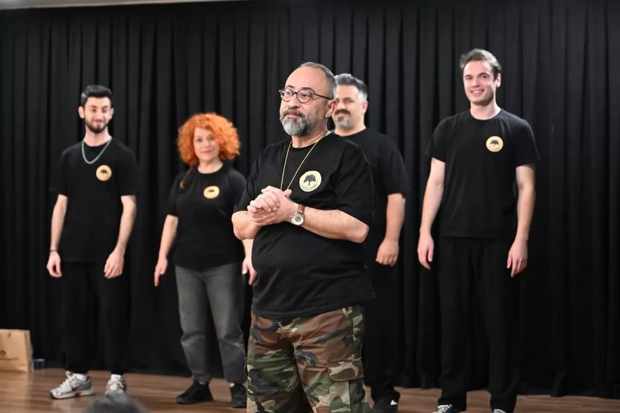 Gaziosmanpaşa'da Doğaçlama Tiyatro Oyunu Seyirciyle Buluştu