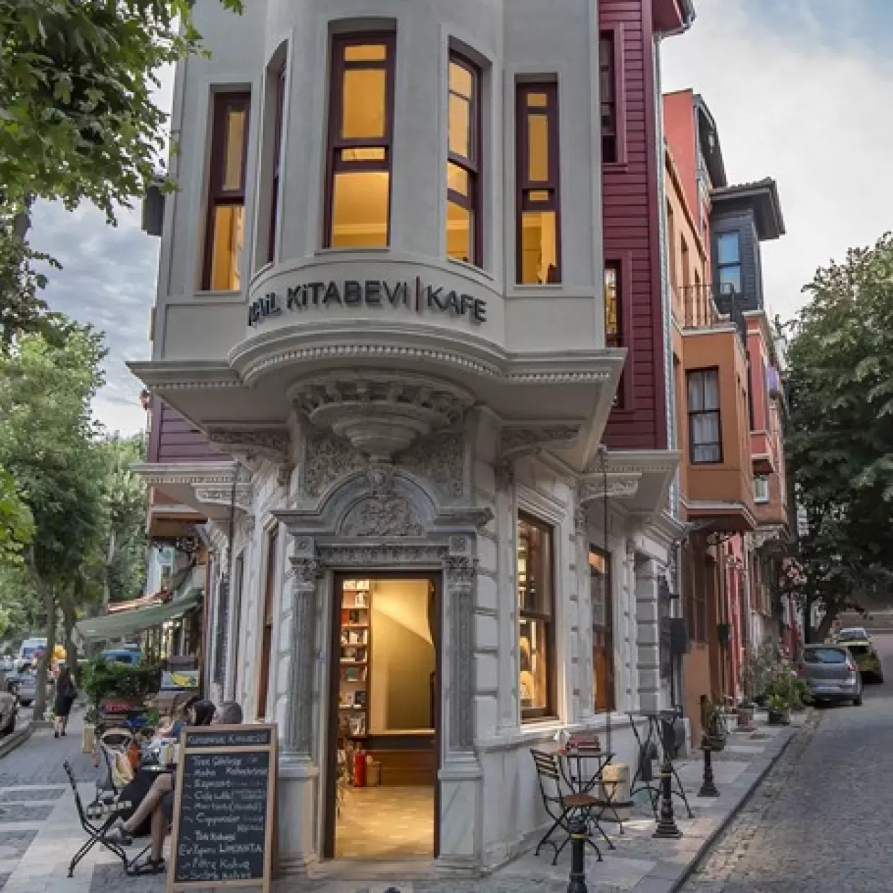 Kuzguncuk'ta Mahalle Bakkalı Kültürü Değişimin Eşiğinde