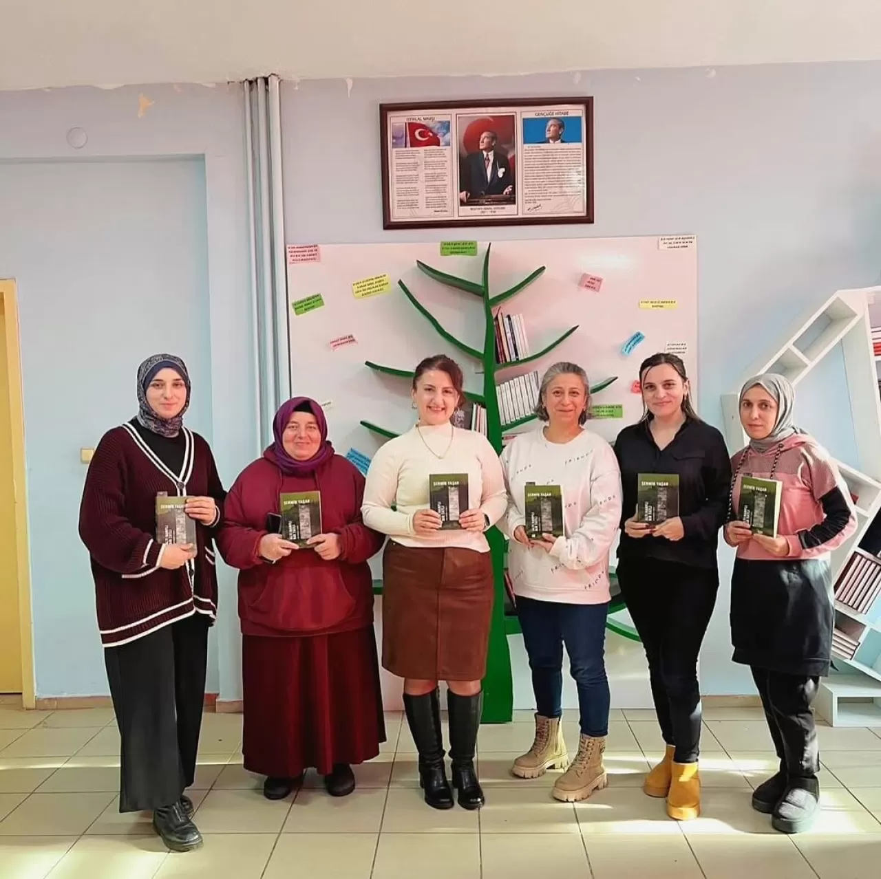 Arhavi'de Aile Okuma Kulübü Kitap Keyfini Kahve Eşliğinde Birleştiriyor