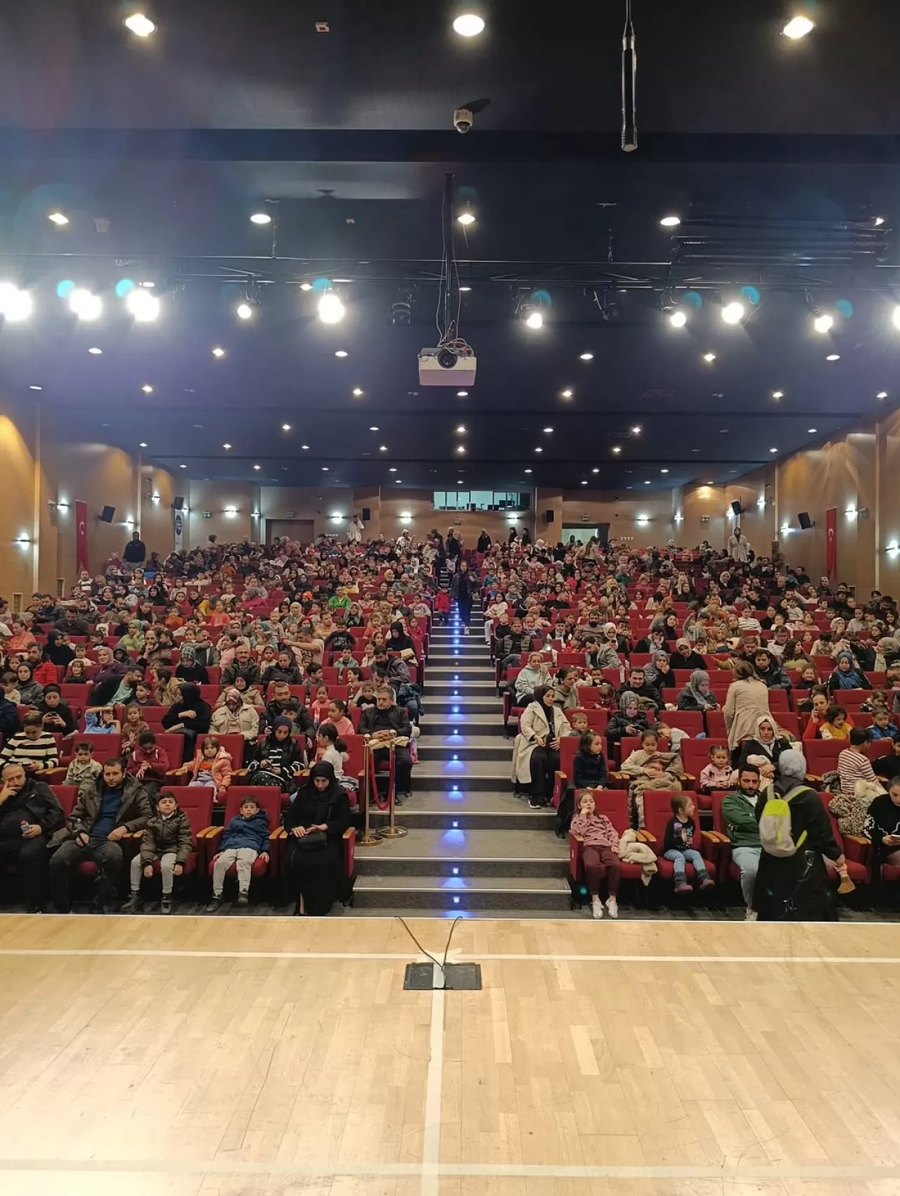 Sancaktepe'de Vız Vız Kardeşler Tiyatro Oyunu Yoğun İlgi Gördü