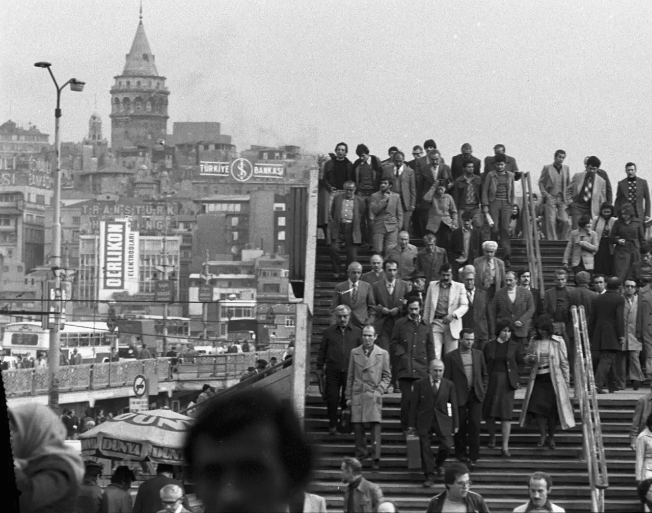 Karaköy'ün Tarihi Dokusunda Bir Gizem: Perşembe Pazarı ve İstanbul'un Yeraltı Ağları