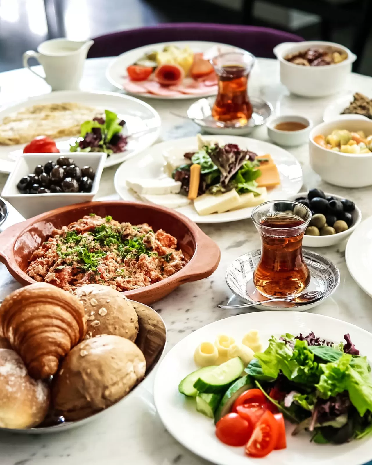 MCG Marble Hotel'de Konfor ve Lezzet Dolu Bir Kahvaltı Deneyimi