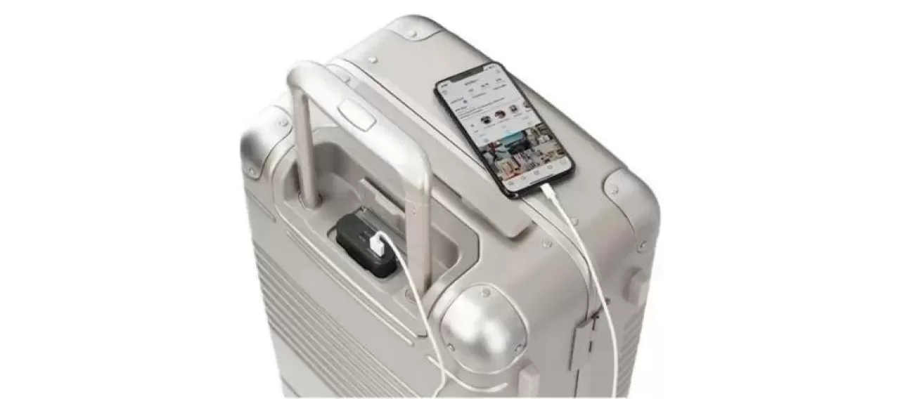 Ağır Valiz Derdine Son: Akıllı Bavullar Seyahati Nasıl Dönüştürüyor?