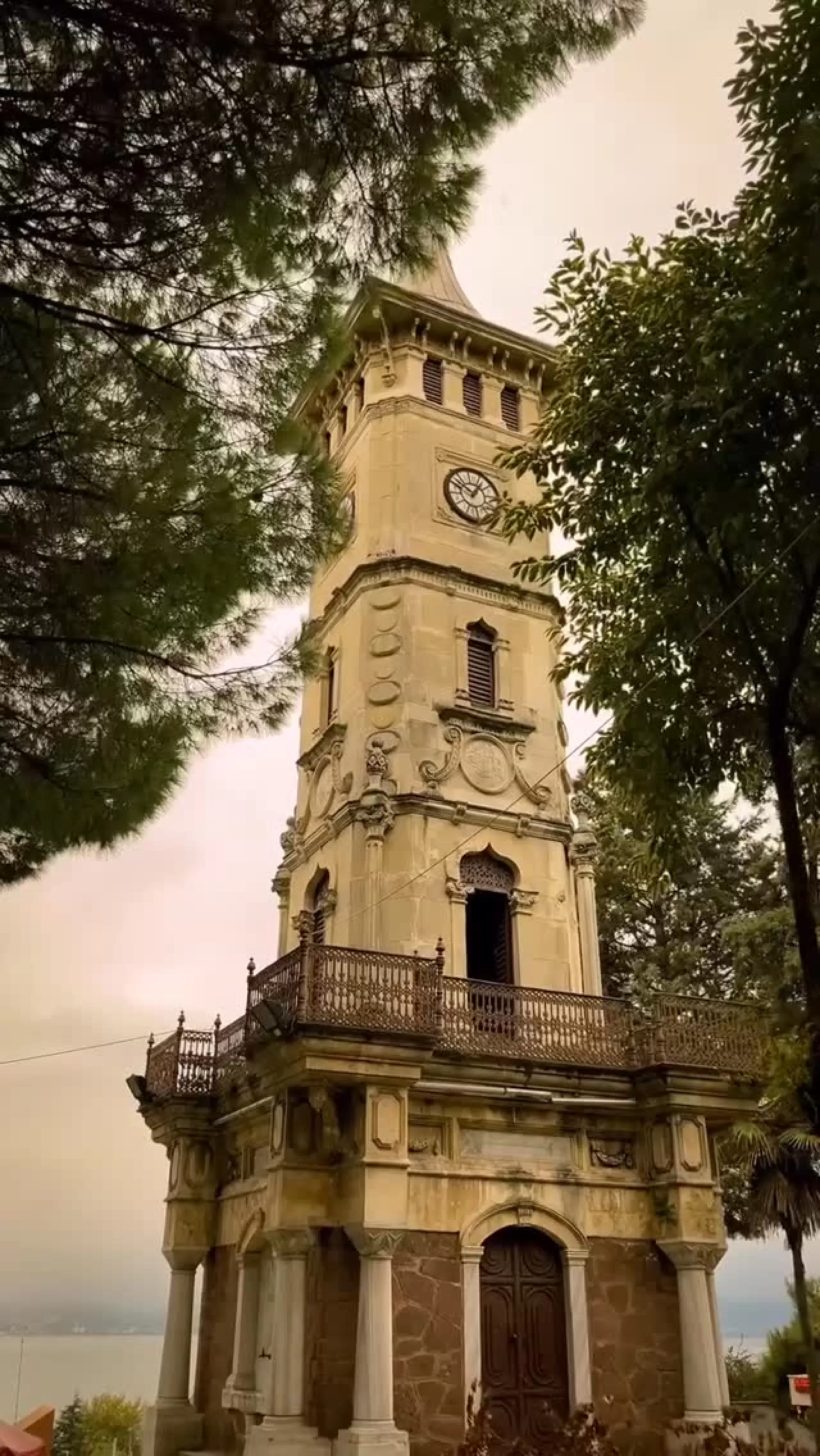 İzmit'in Simgesi: Tarihi Saat Kulesi Zamana Meydan Okuyor