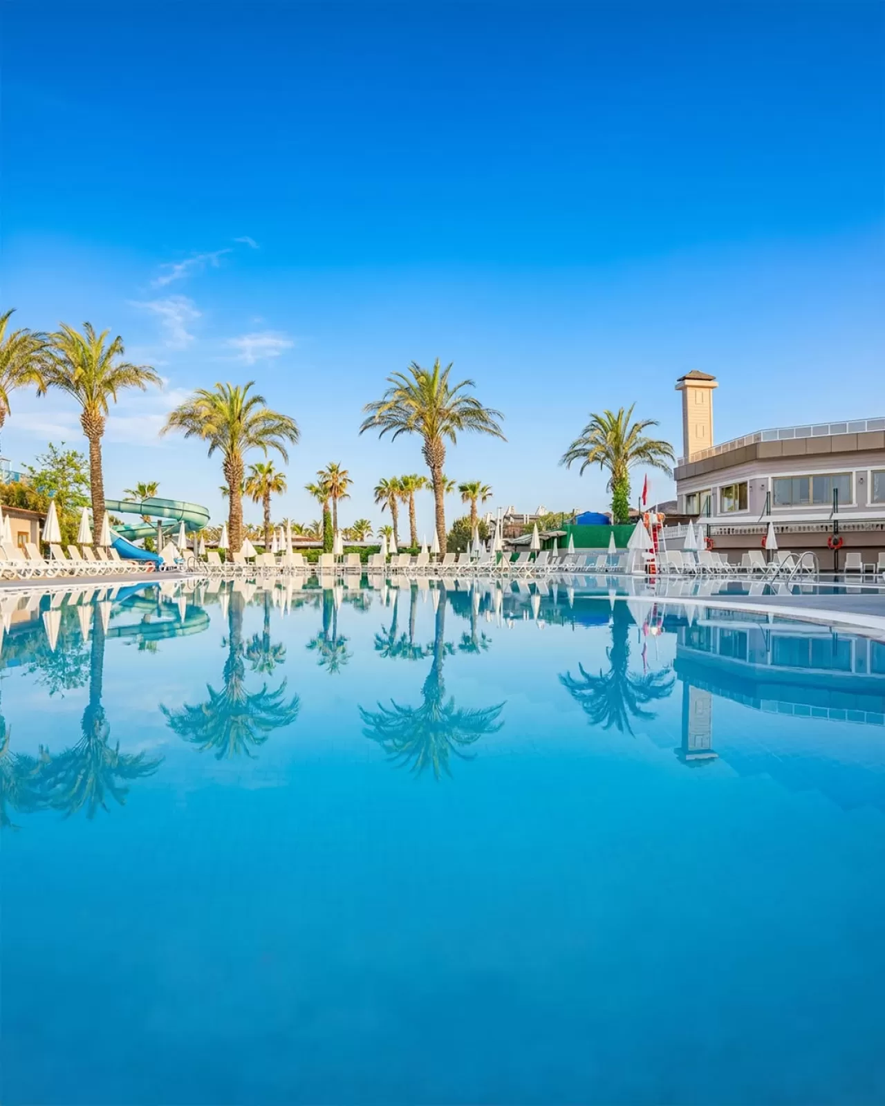 Aydınbey Famous Resort: Huzur ve Konforun Buluşma Noktası