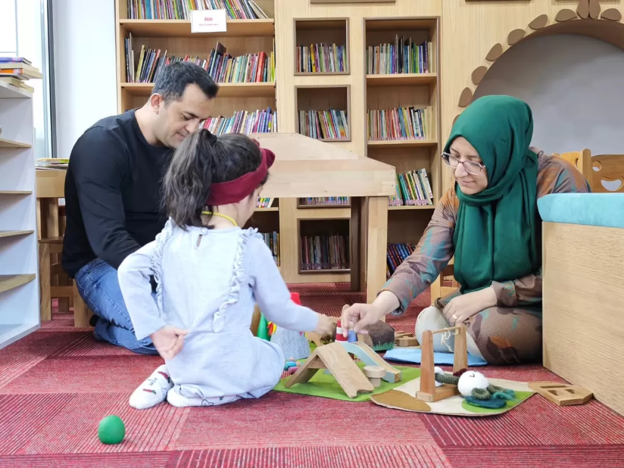 Ardanuç'ta Cumartesi Geleneği: Kütüphane Minik Okurlarla Şenlendi