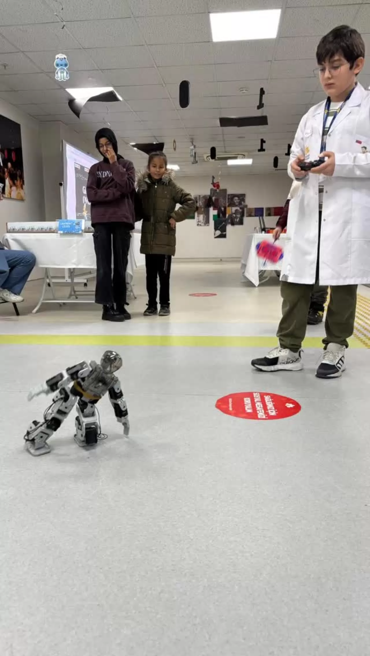 Sultanbeyli'de Genç Dahiler Sahneye Çıktı: Robotlar ve 3D Tasarımlar Göz Kamaştırdı