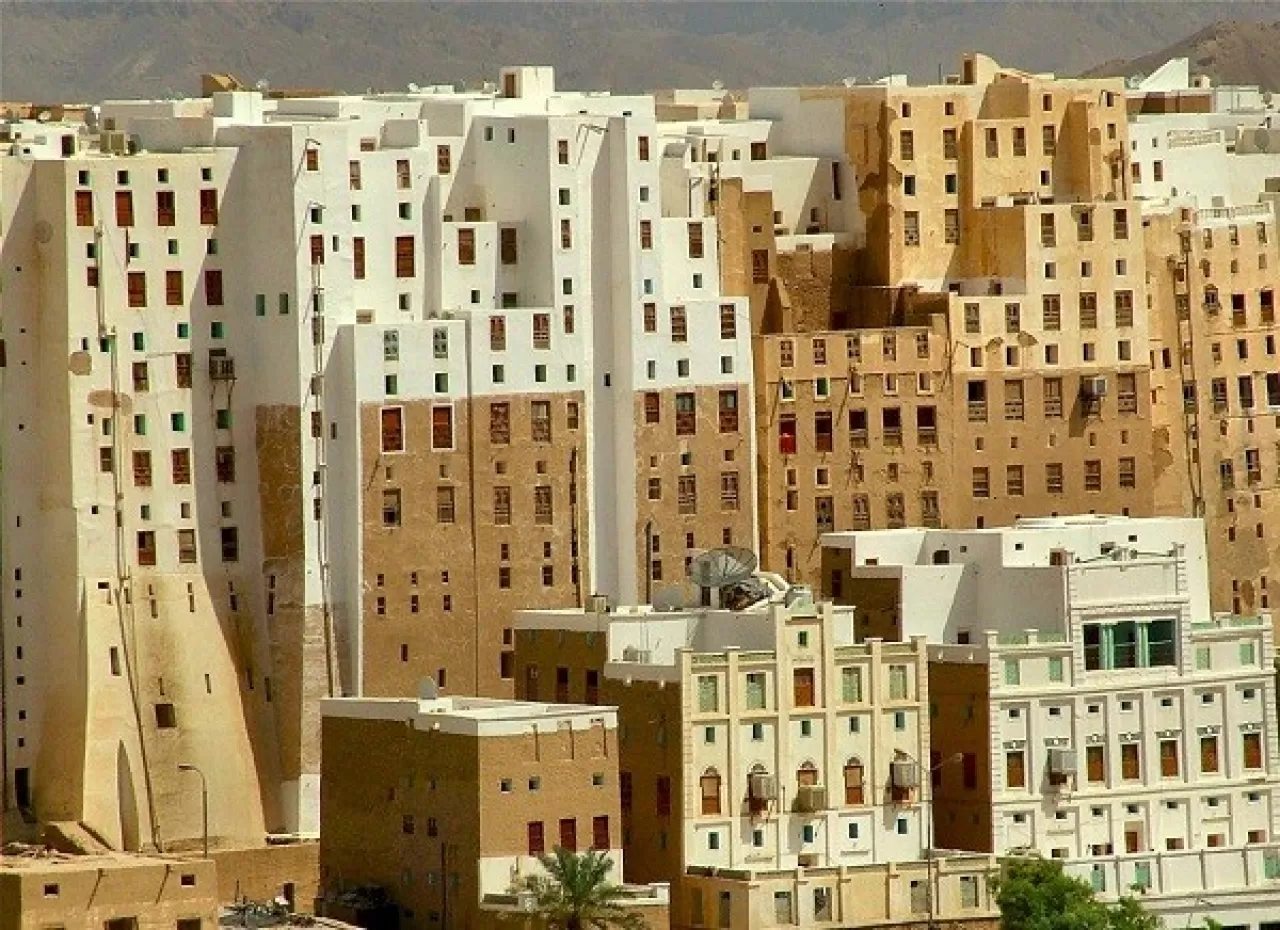 Çölün Yükselen Devi Shibam: Kerpiç Gökdelenlerin 500 Yıllık Sırrı
