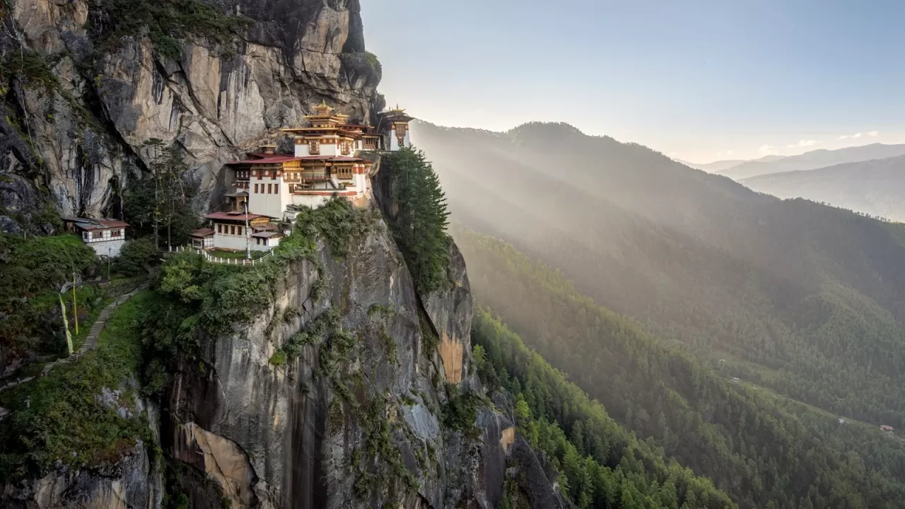 Bhutan'ın Uçurumdaki Hazinesi: Taktsang Manastırı Sosyal Medyada Nasıl Bir Fenomen Oldu?