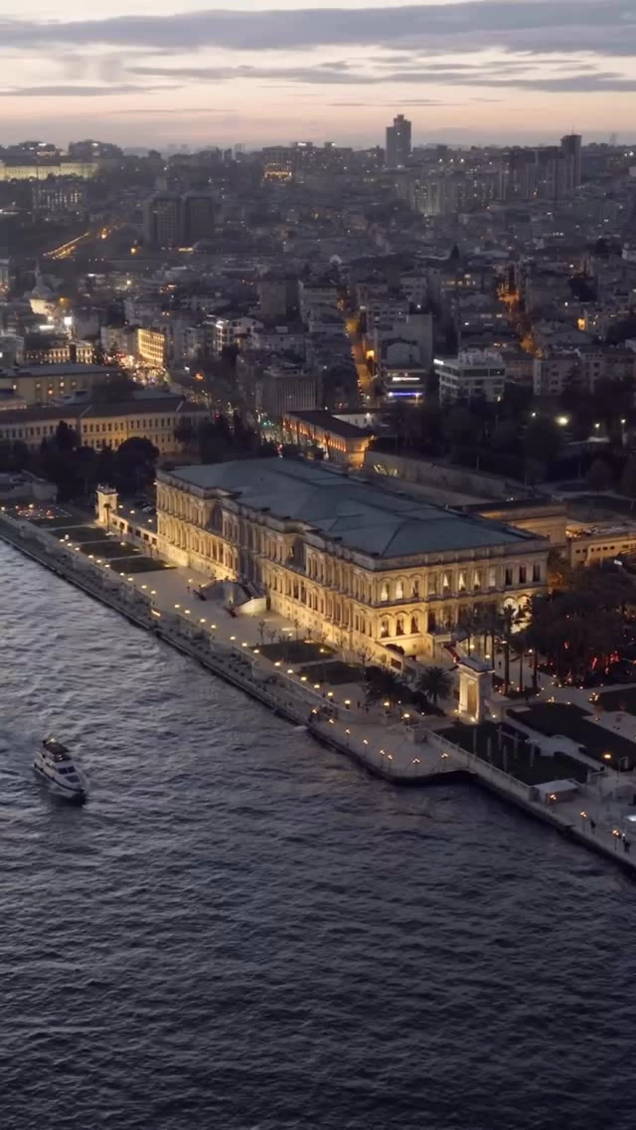 Çırağan Palace Kempinski: Boğaz'ın Tarihi Zarafetinde Unutulmaz Bir Kaçamak