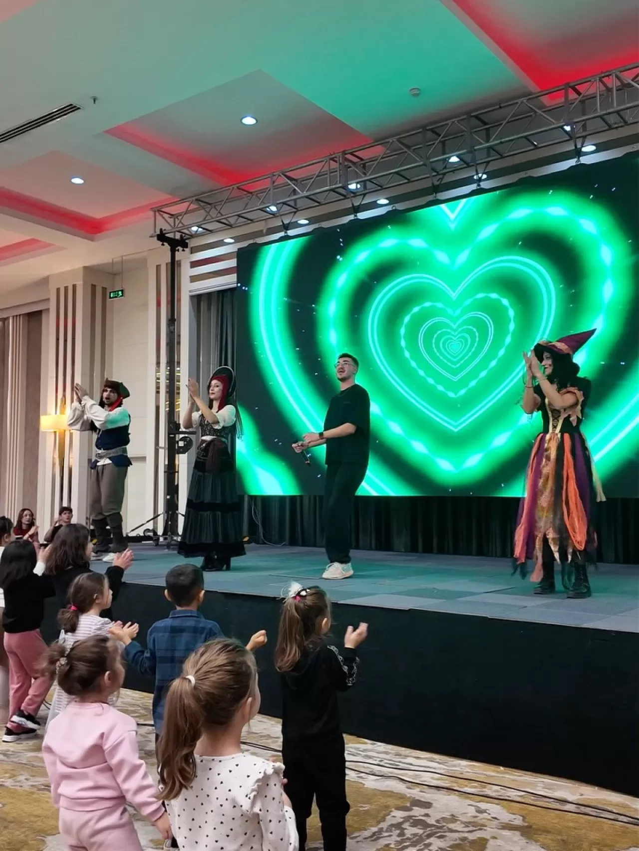 Afyon'da Termal Keyif ve Çocuk Eğlencesi Bir Arada: Korel Thermal Resort'ta Mini Disko Heyecanı