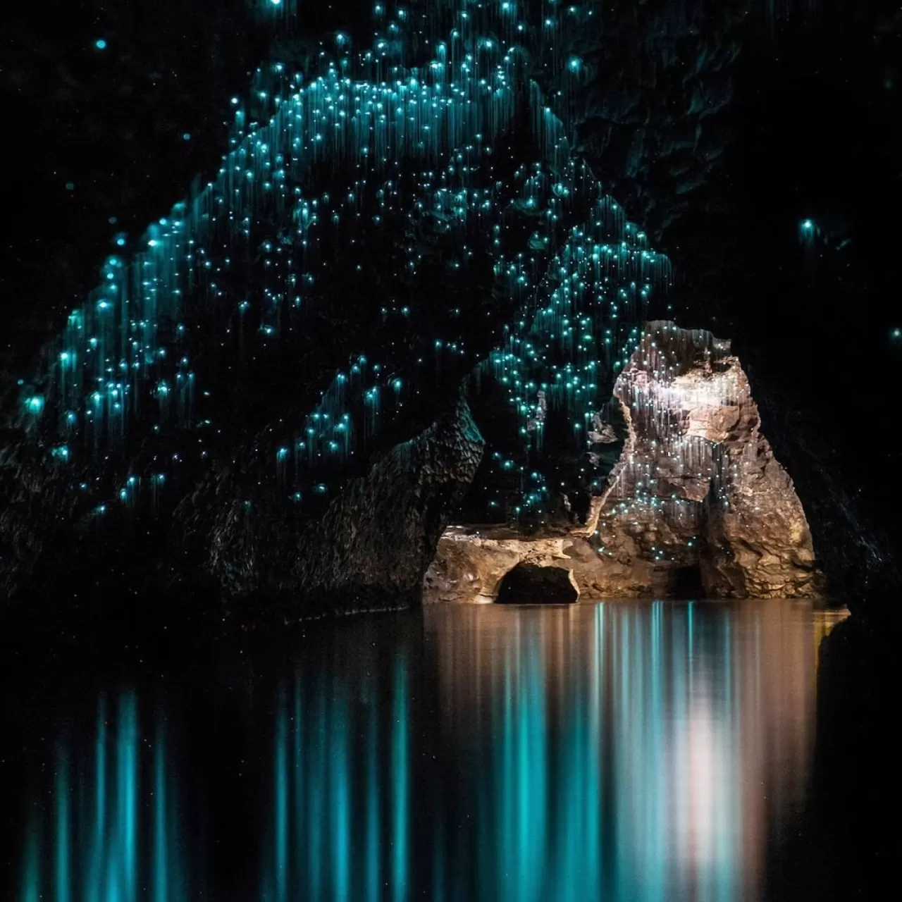 Fotoğraf Karelerine Sığmayan Işık Şöleni: Waitomo Glowworm Mağaraları Sosyal Medyayı Fethediyor