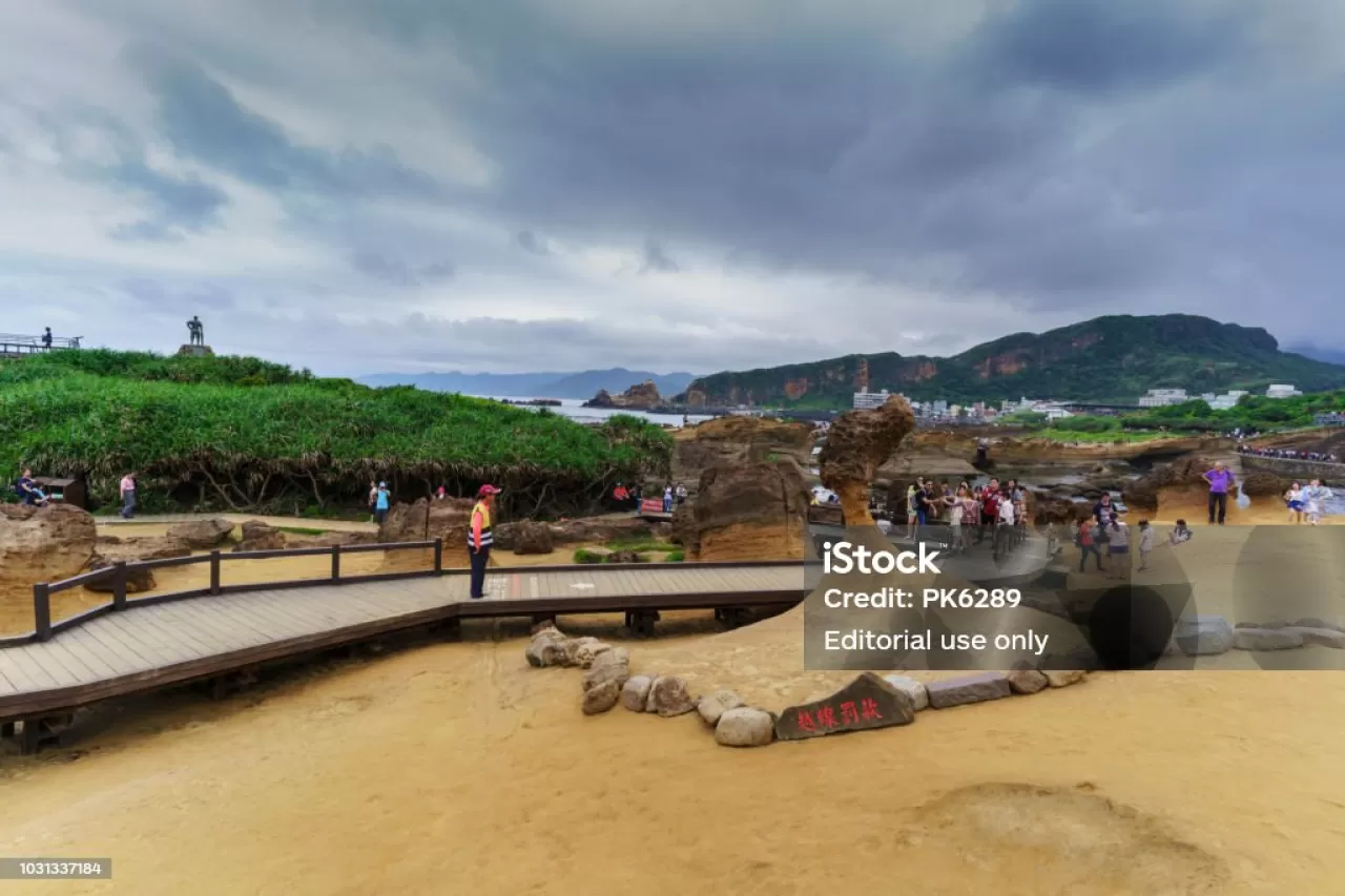 Fotoğraf Karelerine Sığmayan Doğa Harikası: Yehliu Jeoparkı'nın Büyüleyici Dünyası