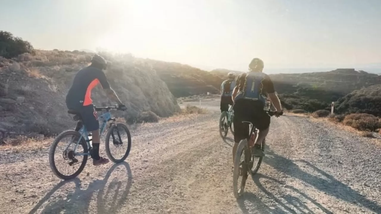 Bozcaada'da Ailece Keşif: Rüzgar Gülleri ve Bağ Yollarında Unutulmaz Bir Tatil