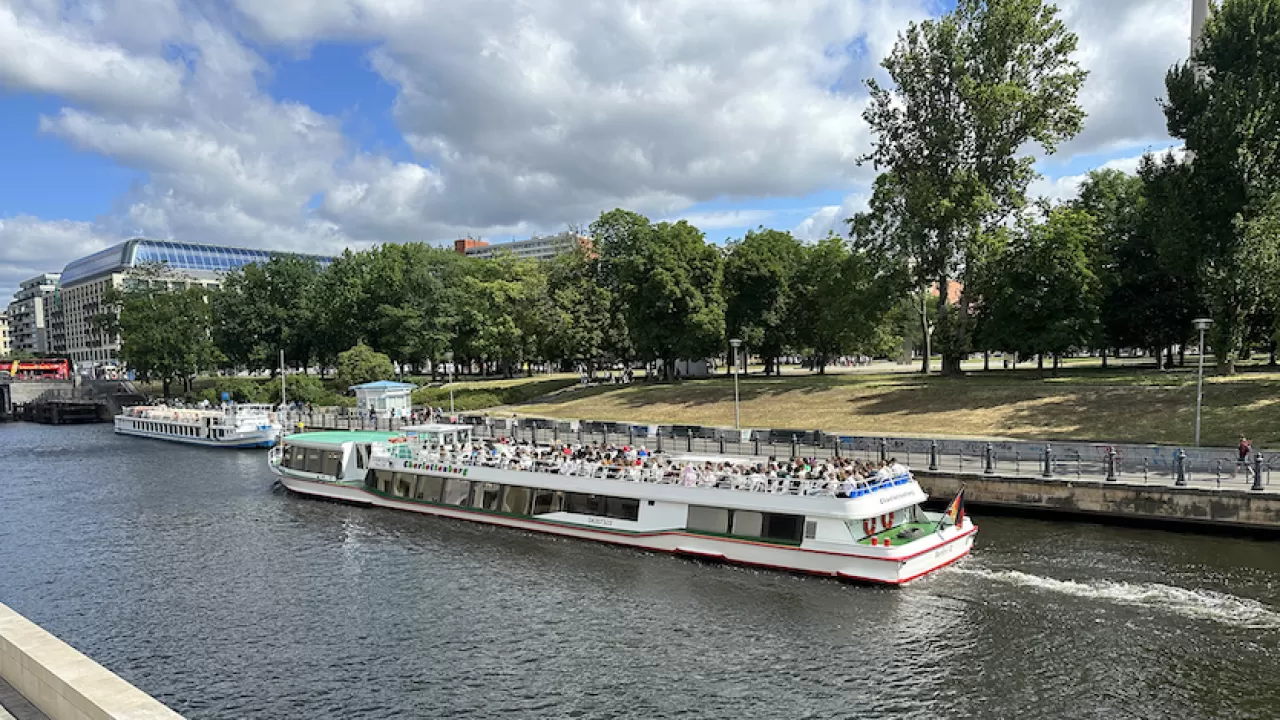 Berlin'in Kalbinde Bir Vaha: Kreuzberg'ün Spree Kıyılarından İzlenimler