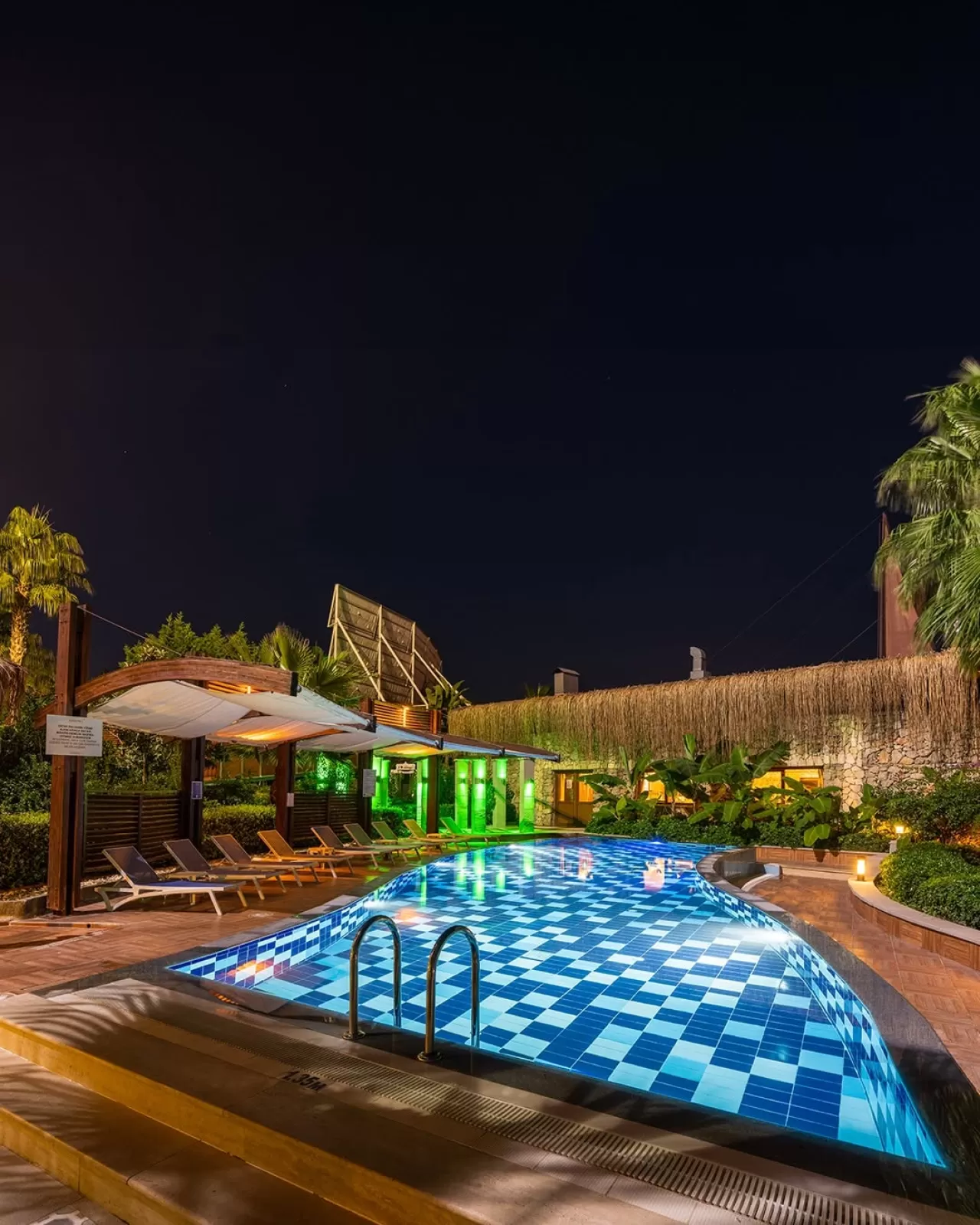 Yaz Tatili İçin Erken Rezervasyon Fırsatları Başladı: Adenya Hotel & Resort'ta Doğal Deniz Suyu Havuzları