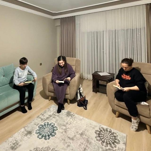Hopa İlçe Milli Eğitim Müdürlüğü'nden Ailelerle Kitap Okuma Etkinliği