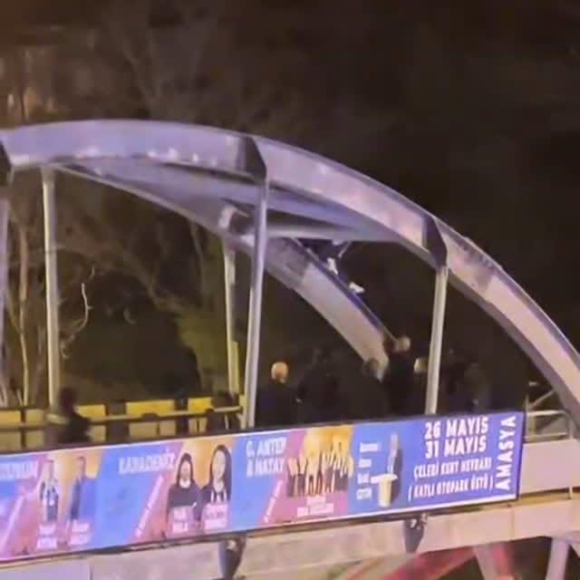 Amasya Hacılar Meydanı'ndaki Üst Geçitte İntihar Girişimi