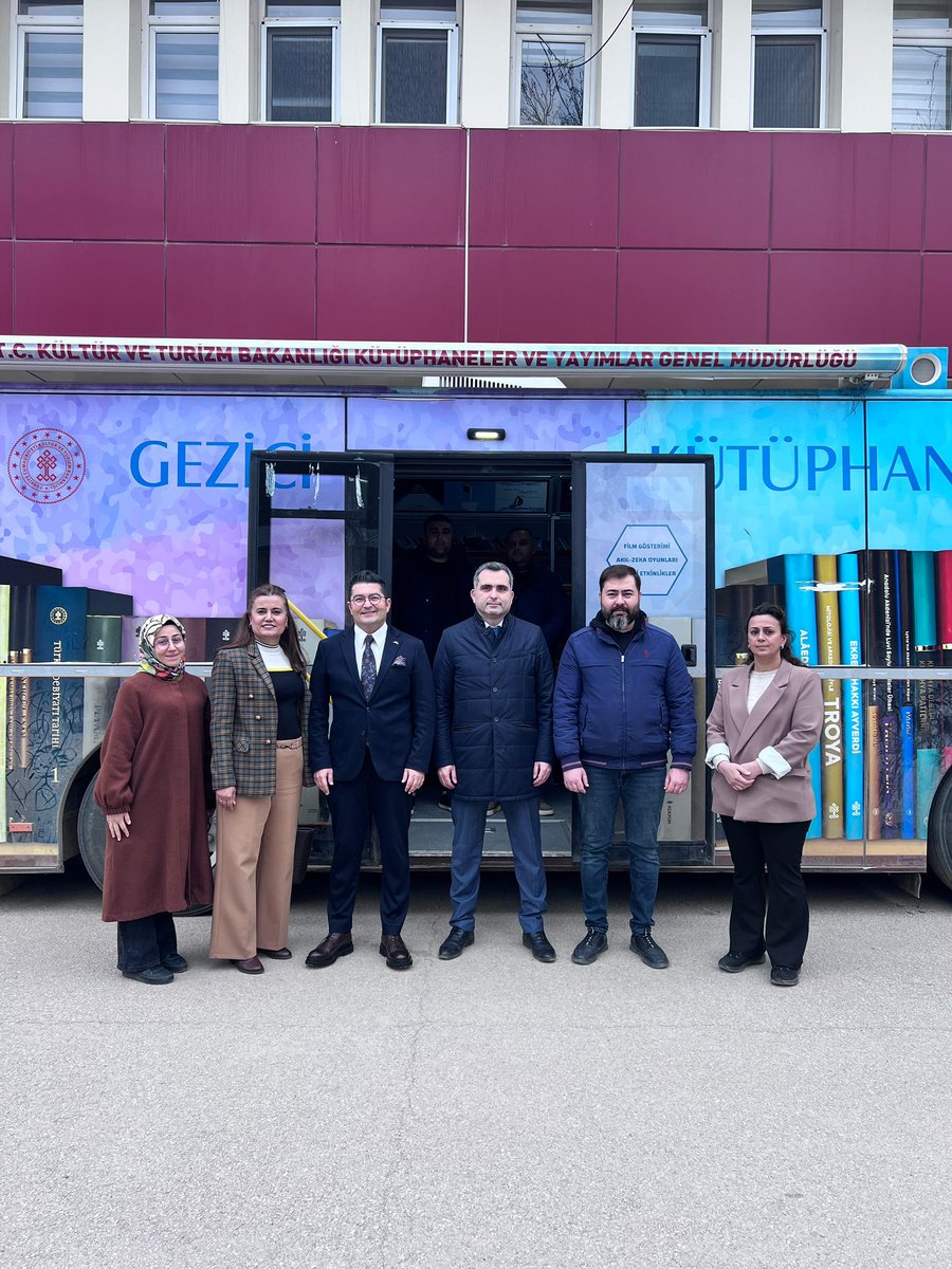 Adana İl Kültür ve Turizm Müdürü, Gezici Kütüphane Hizmetlerini İnceledi
