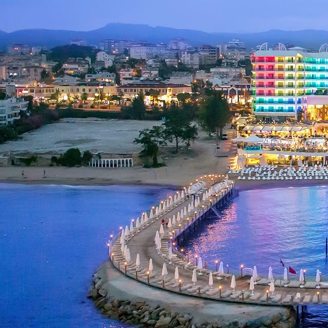 Azura Deluxe Resort & Spa'nın Gecenin Aydınlık Anları